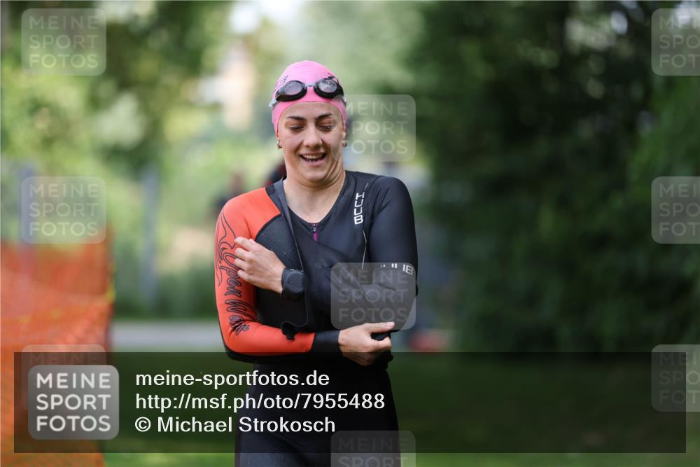 15.06.2025 - 7 Türme Triathlon Michael Strokosch http://msf.ph/oto/7955488 15.06.2025 12:33:06 Schwimmen 381, 382, 401, 428, 447, 472, 486, 529, 650 meine-sportfotos.de