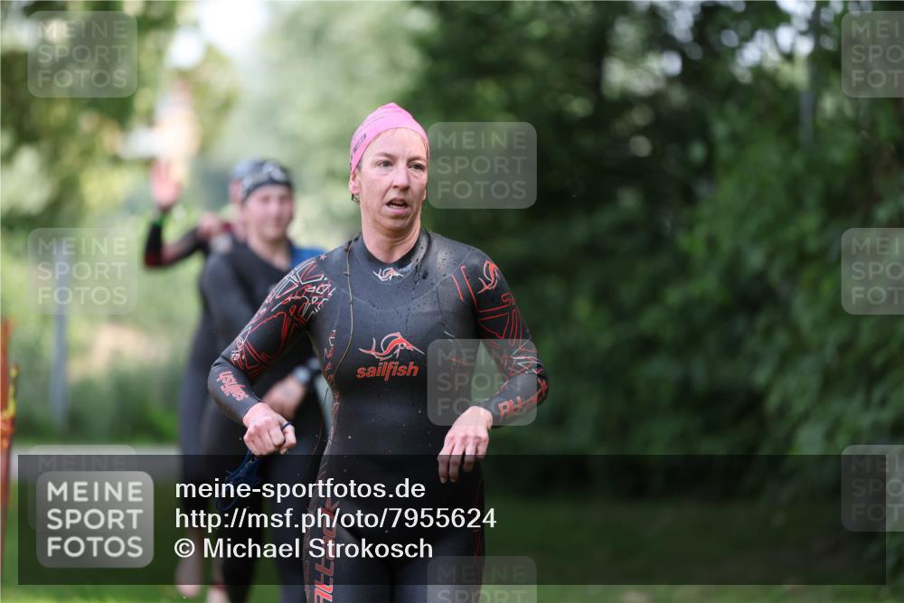 15.06.2025 - 7 Türme Triathlon Michael Strokosch http://msf.ph/oto/7955624 15.06.2025 12:33:24 Schwimmen 381, 382, 391, 401, 428, 433, 601, 675 meine-sportfotos.de