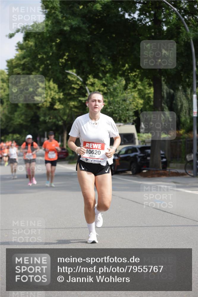 15.06.2025 - REWE Women's Run Jannik Wohlers http://msf.ph/oto/7955767 15.06.2025 08:51:20 Laufen 10620 meine-sportfotos.de