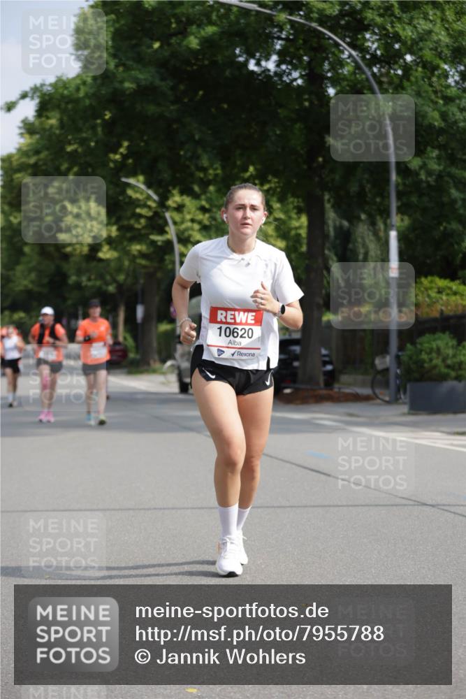 15.06.2025 - REWE Women's Run Jannik Wohlers http://msf.ph/oto/7955788 15.06.2025 08:51:20 Laufen 10620 meine-sportfotos.de