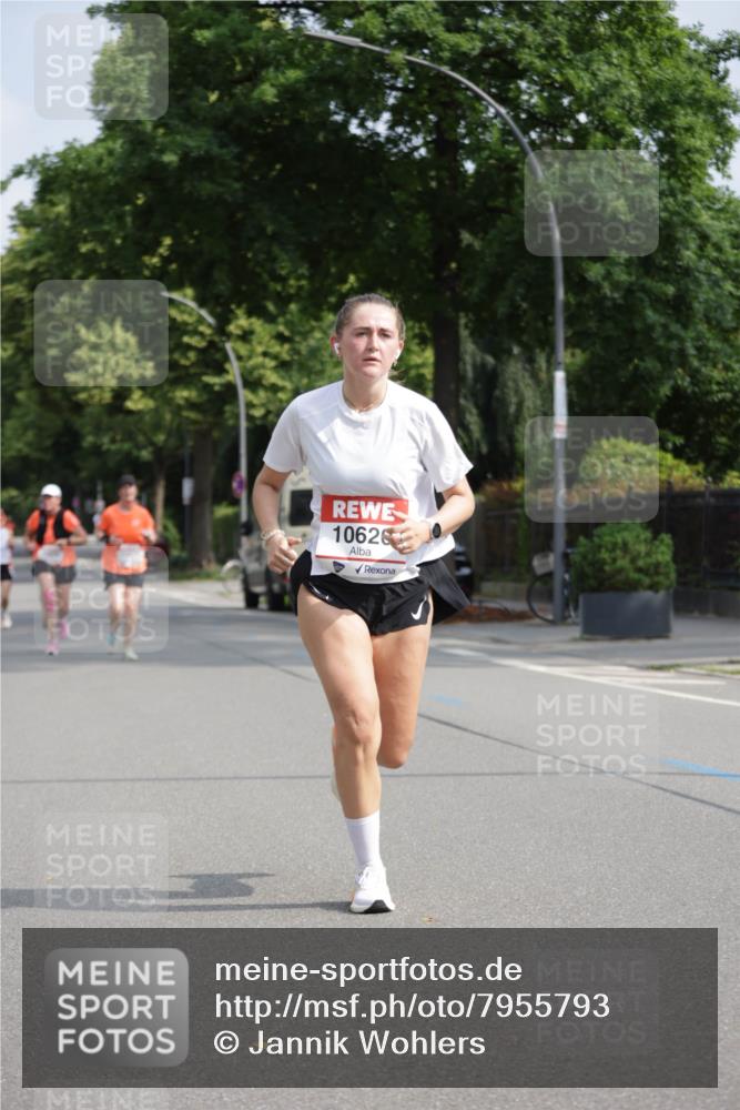 15.06.2025 - REWE Women's Run Jannik Wohlers http://msf.ph/oto/7955793 15.06.2025 08:51:21 Laufen 10626 meine-sportfotos.de