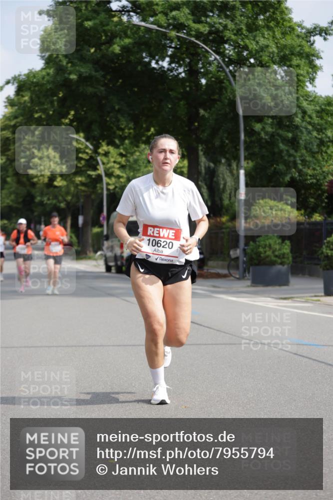15.06.2025 - REWE Women's Run Jannik Wohlers http://msf.ph/oto/7955794 15.06.2025 08:51:21 Laufen 10620 meine-sportfotos.de