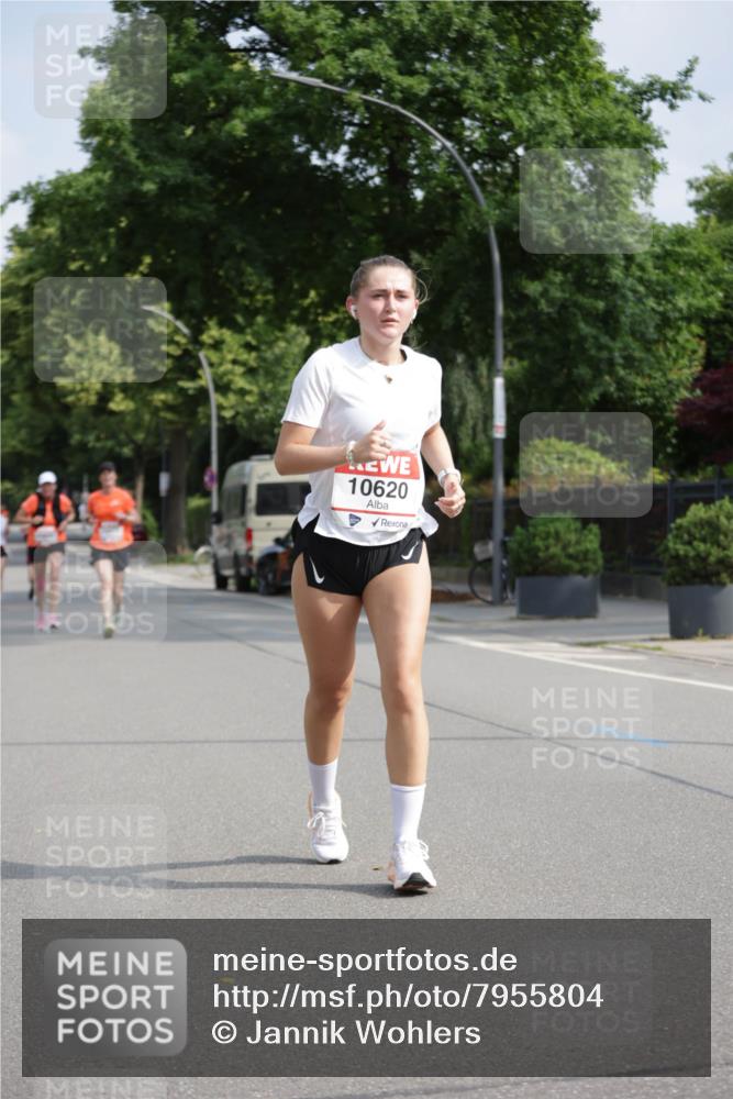 15.06.2025 - REWE Women's Run Jannik Wohlers http://msf.ph/oto/7955804 15.06.2025 08:51:21 Laufen 10620 meine-sportfotos.de