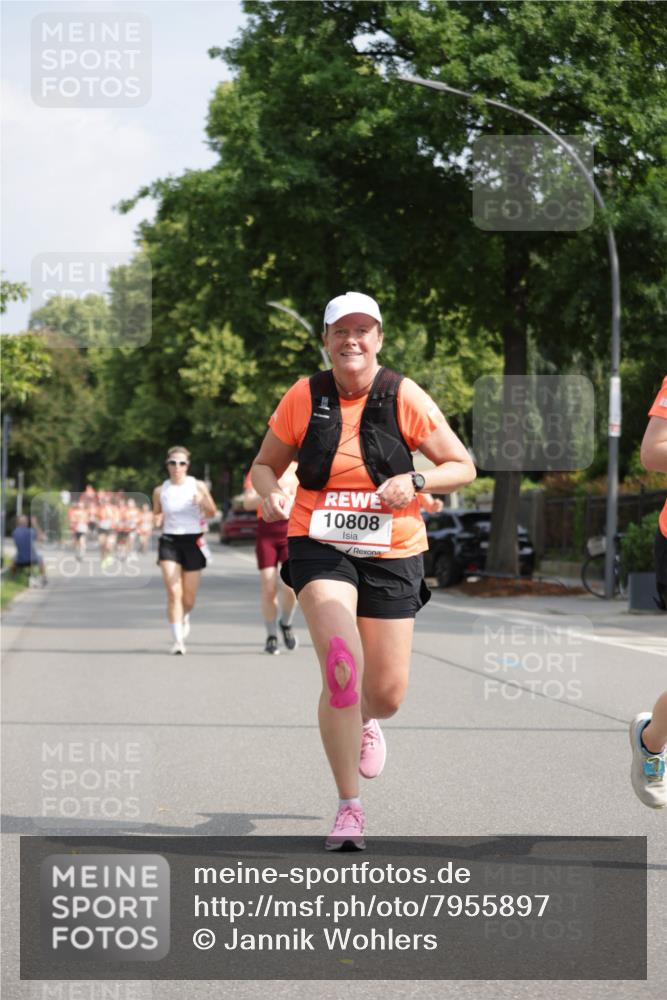 15.06.2025 - REWE Women's Run Jannik Wohlers http://msf.ph/oto/7955897 15.06.2025 08:51:27 Laufen 10808 meine-sportfotos.de