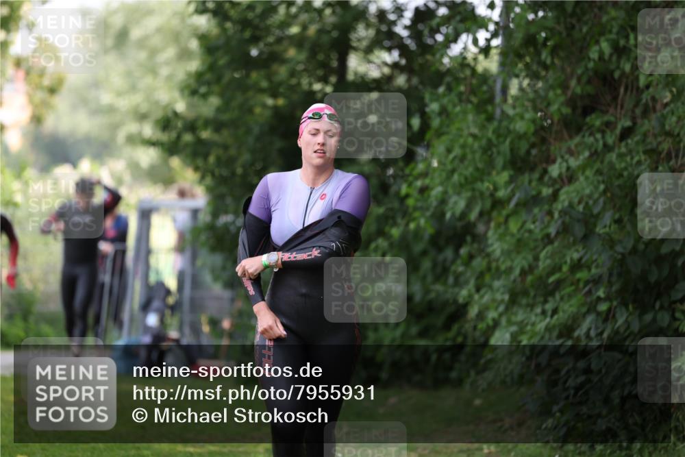 15.06.2025 - 7 Türme Triathlon Michael Strokosch http://msf.ph/oto/7955931 15.06.2025 12:34:36 Schwimmen 352, 359, 403, 482, 526, 535, 547, 576 meine-sportfotos.de