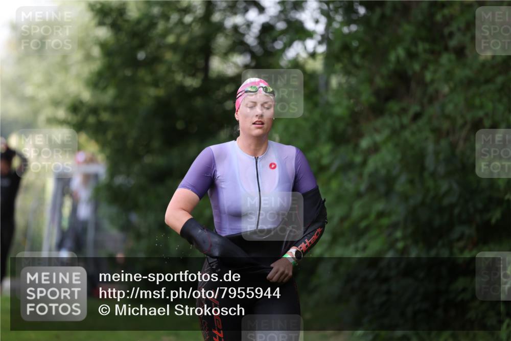 15.06.2025 - 7 Türme Triathlon Michael Strokosch http://msf.ph/oto/7955944 15.06.2025 12:34:37 Schwimmen 352, 359, 403, 482, 526, 535, 547, 576 meine-sportfotos.de