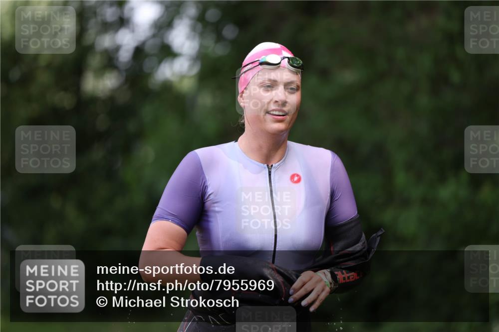 15.06.2025 - 7 Türme Triathlon Michael Strokosch http://msf.ph/oto/7955969 15.06.2025 12:34:38 Schwimmen 352, 359, 403, 482, 526, 535, 547, 576 meine-sportfotos.de
