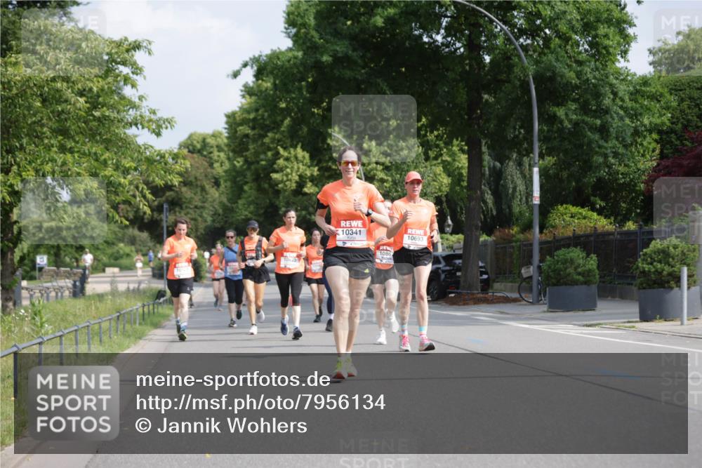 15.06.2025 - REWE Women's Run Jannik Wohlers http://msf.ph/oto/7956134 15.06.2025 08:51:42 Laufen 10623, 10341, 10693, 1086 meine-sportfotos.de