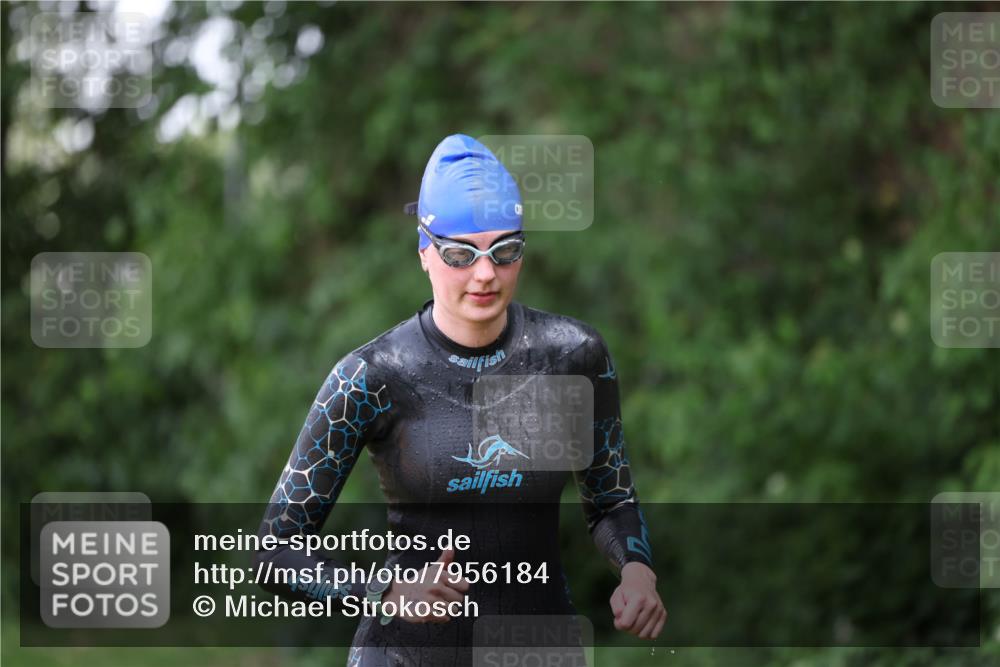 15.06.2025 - 7 Türme Triathlon Michael Strokosch http://msf.ph/oto/7956184 15.06.2025 12:35:20 Schwimmen 408, 420, 532, 533 meine-sportfotos.de