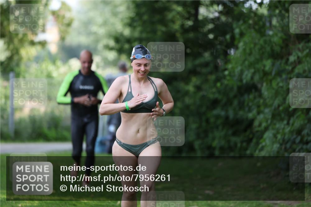 15.06.2025 - 7 Türme Triathlon Michael Strokosch http://msf.ph/oto/7956261 15.06.2025 12:35:55 Schwimmen 555, 593, 607 meine-sportfotos.de
