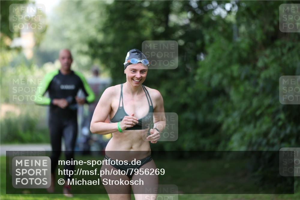 15.06.2025 - 7 Türme Triathlon Michael Strokosch http://msf.ph/oto/7956269 15.06.2025 12:35:55 Schwimmen 555, 593, 607 meine-sportfotos.de