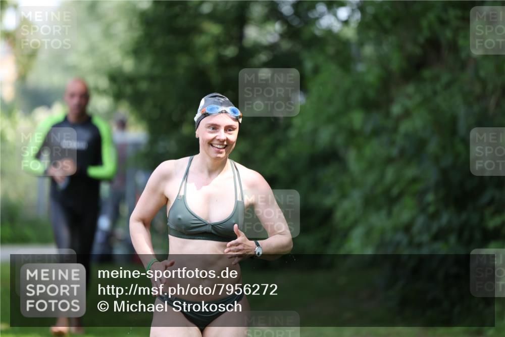 15.06.2025 - 7 Türme Triathlon Michael Strokosch http://msf.ph/oto/7956272 15.06.2025 12:35:56 Schwimmen 555, 593, 607 meine-sportfotos.de