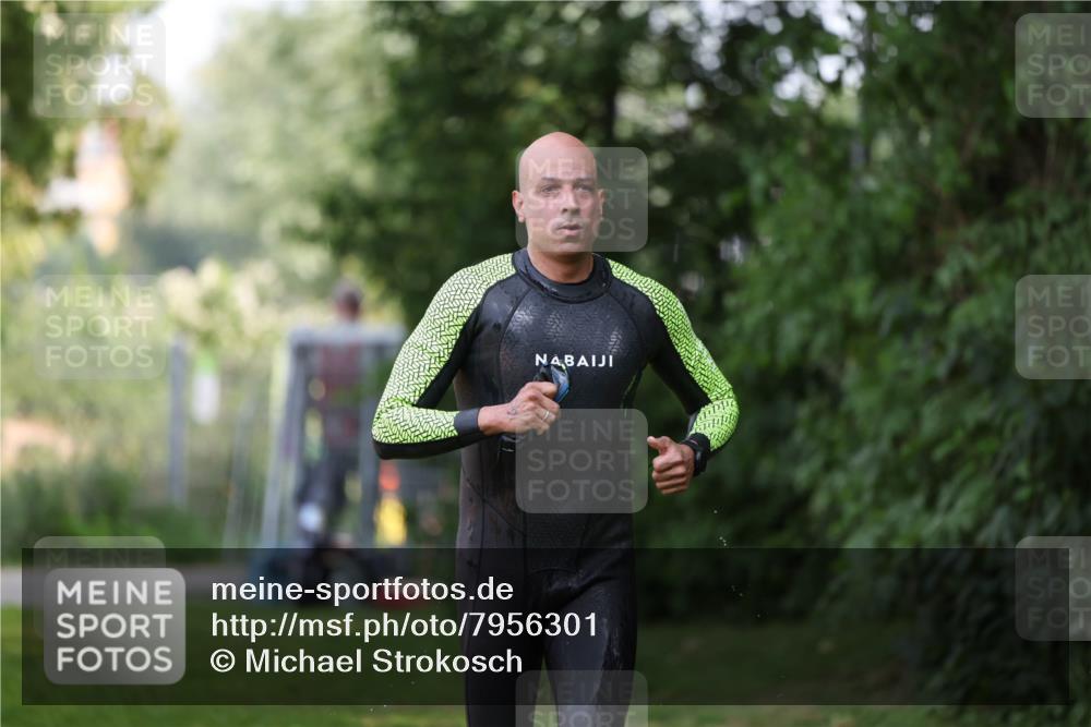 15.06.2025 - 7 Türme Triathlon Michael Strokosch http://msf.ph/oto/7956301 15.06.2025 12:35:58 Schwimmen 555, 593, 607 meine-sportfotos.de