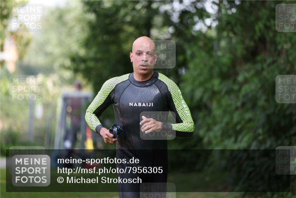 15.06.2025 - 7 Türme Triathlon Michael Strokosch http://msf.ph/oto/7956305 15.06.2025 12:35:59 Schwimmen 555, 593, 607 meine-sportfotos.de
