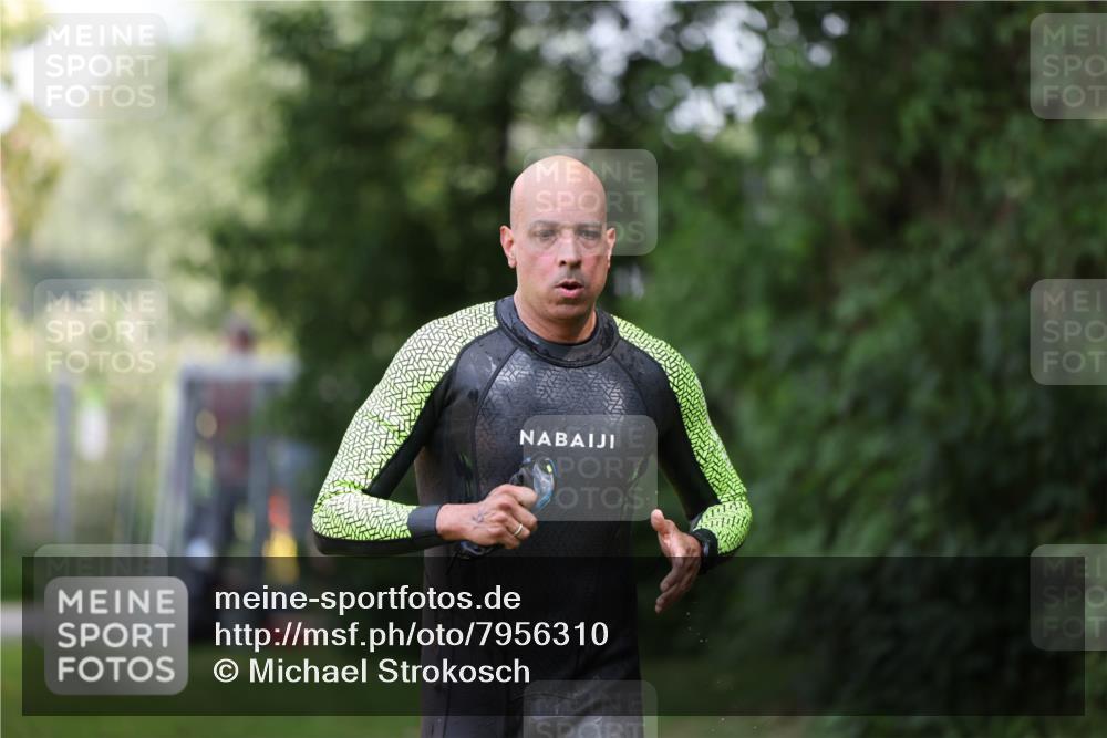 15.06.2025 - 7 Türme Triathlon Michael Strokosch http://msf.ph/oto/7956310 15.06.2025 12:35:59 Schwimmen 555, 593, 607 meine-sportfotos.de