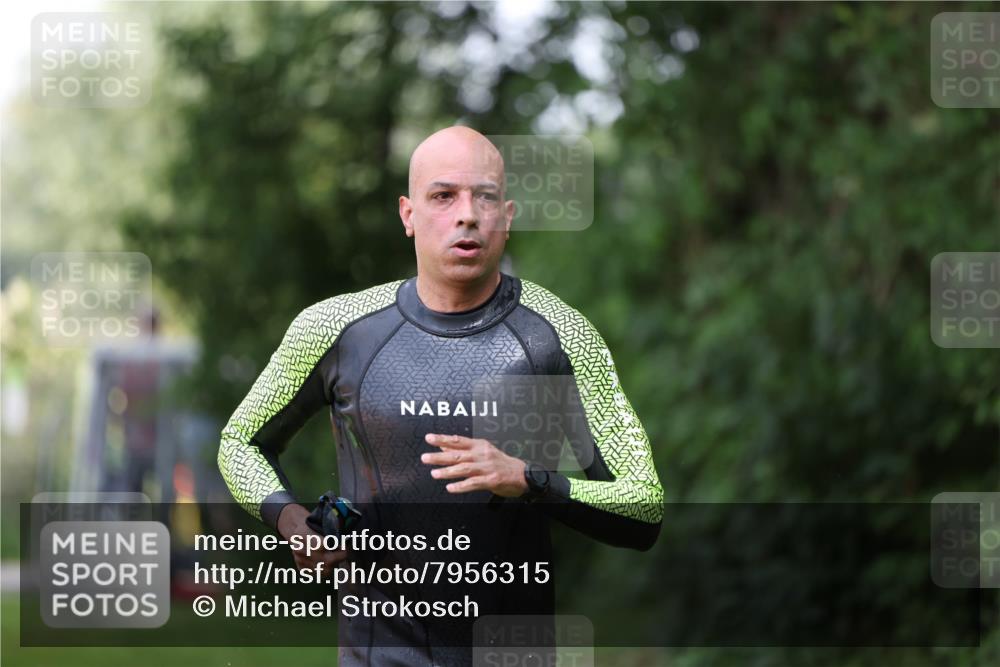 15.06.2025 - 7 Türme Triathlon Michael Strokosch http://msf.ph/oto/7956315 15.06.2025 12:35:59 Schwimmen 555, 593, 607 meine-sportfotos.de