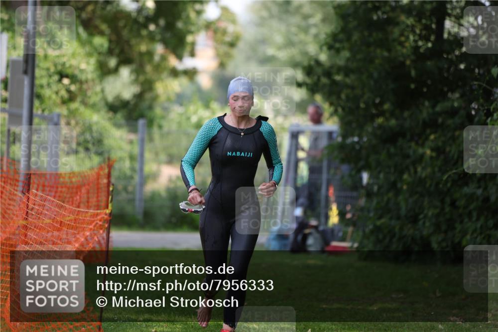 15.06.2025 - 7 Türme Triathlon Michael Strokosch http://msf.ph/oto/7956333 15.06.2025 12:36:08 Schwimmen 555, 581, 607 meine-sportfotos.de