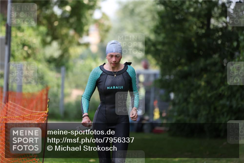 15.06.2025 - 7 Türme Triathlon Michael Strokosch http://msf.ph/oto/7956337 15.06.2025 12:36:09 Schwimmen 555, 581, 607 meine-sportfotos.de