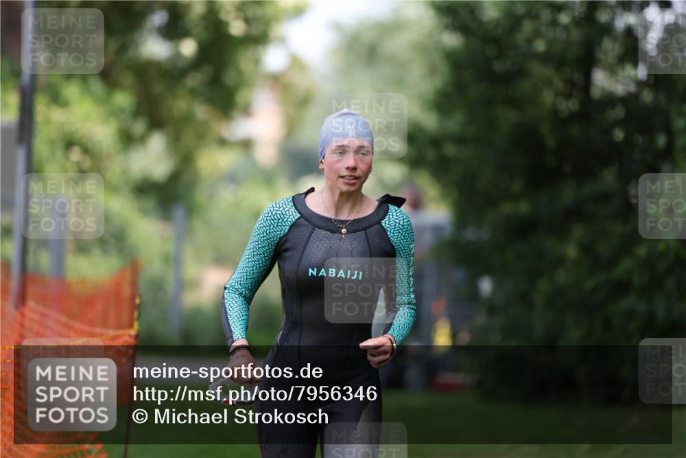 15.06.2025 - 7 Türme Triathlon Michael Strokosch http://msf.ph/oto/7956346 15.06.2025 12:36:10 Schwimmen 555, 581, 607 meine-sportfotos.de