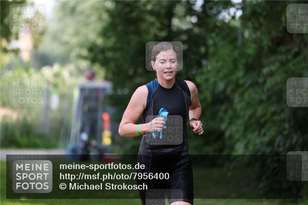 15.06.2025 - 7 Türme Triathlon Michael Strokosch http://msf.ph/oto/7956400 15.06.2025 12:36:23 Schwimmen 581 meine-sportfotos.de