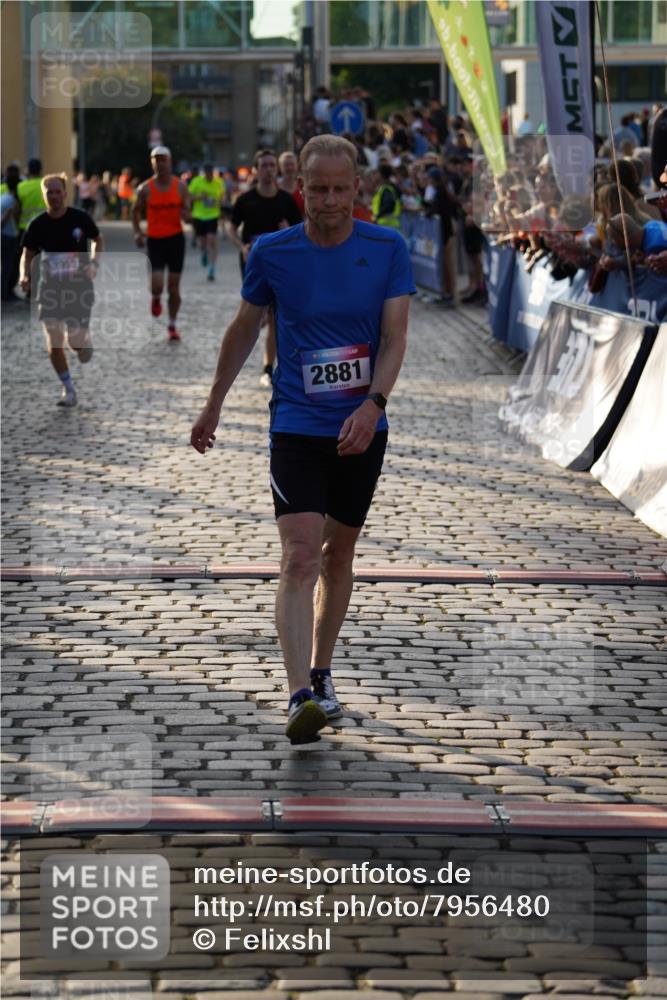 13.06.2025 - Holstenköstenlauf Felixshl http://msf.ph/oto/7956480 13.06.2025 19:47:14 Laufen 2002, 2692, 2881, 3886, 3955, 3981 meine-sportfotos.de