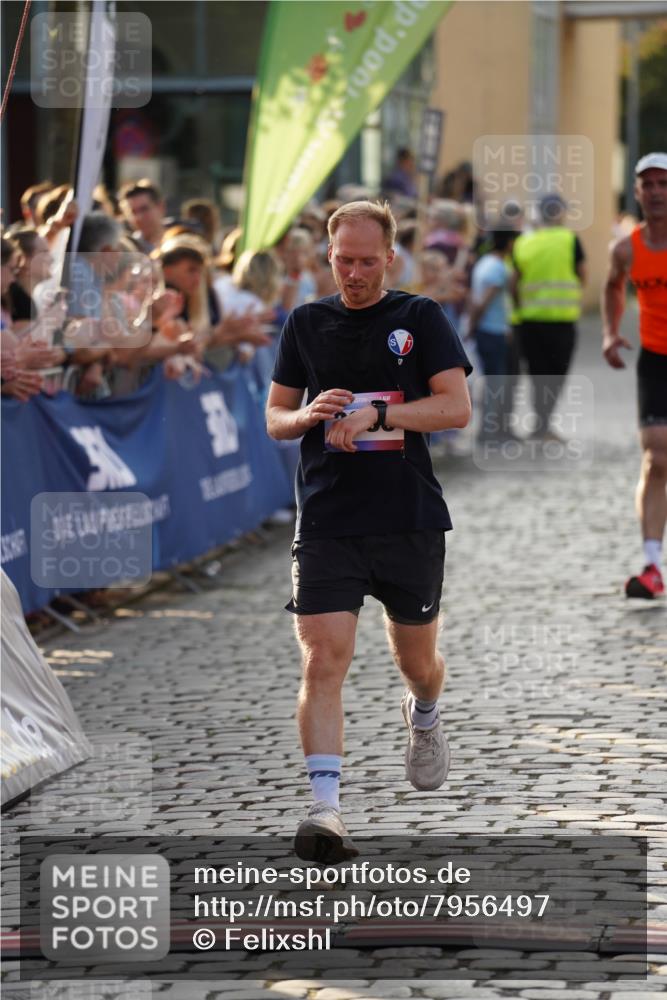 13.06.2025 - Holstenköstenlauf Felixshl http://msf.ph/oto/7956497 13.06.2025 19:47:15 Laufen 2002, 2692, 2881, 3886, 3955, 3981 meine-sportfotos.de
