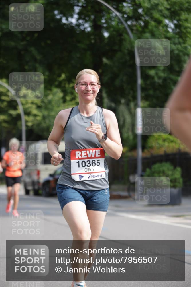 15.06.2025 - REWE Women's Run Jannik Wohlers http://msf.ph/oto/7956507 15.06.2025 08:51:53 Laufen 10365 meine-sportfotos.de