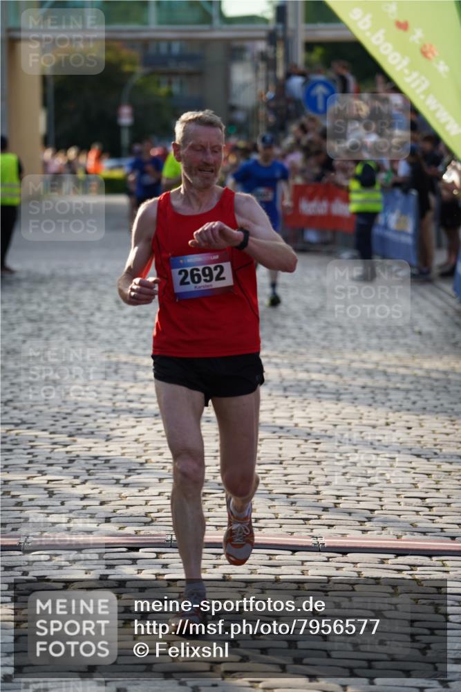 13.06.2025 - Holstenköstenlauf Felixshl http://msf.ph/oto/7956577 13.06.2025 19:47:19 Laufen 2002, 2229, 2692, 2754, 3025, 3886, 3955, 3981 meine-sportfotos.de