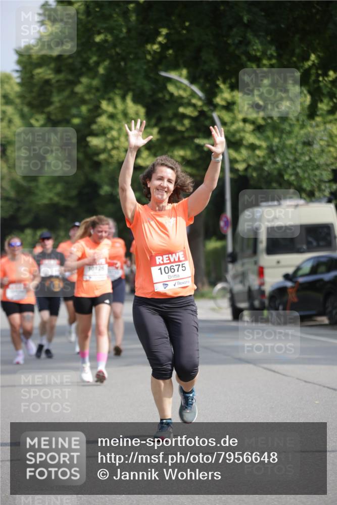 15.06.2025 - REWE Women's Run Jannik Wohlers http://msf.ph/oto/7956648 15.06.2025 08:52:04 Laufen 10675 meine-sportfotos.de