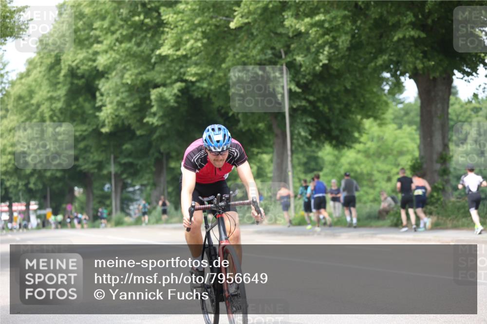 15.06.2025 - 7 Türme Triathlon Yannick Fuchs http://msf.ph/oto/7956649 15.06.2025 13:40:41 Radfahren 403, 526, 928 meine-sportfotos.de