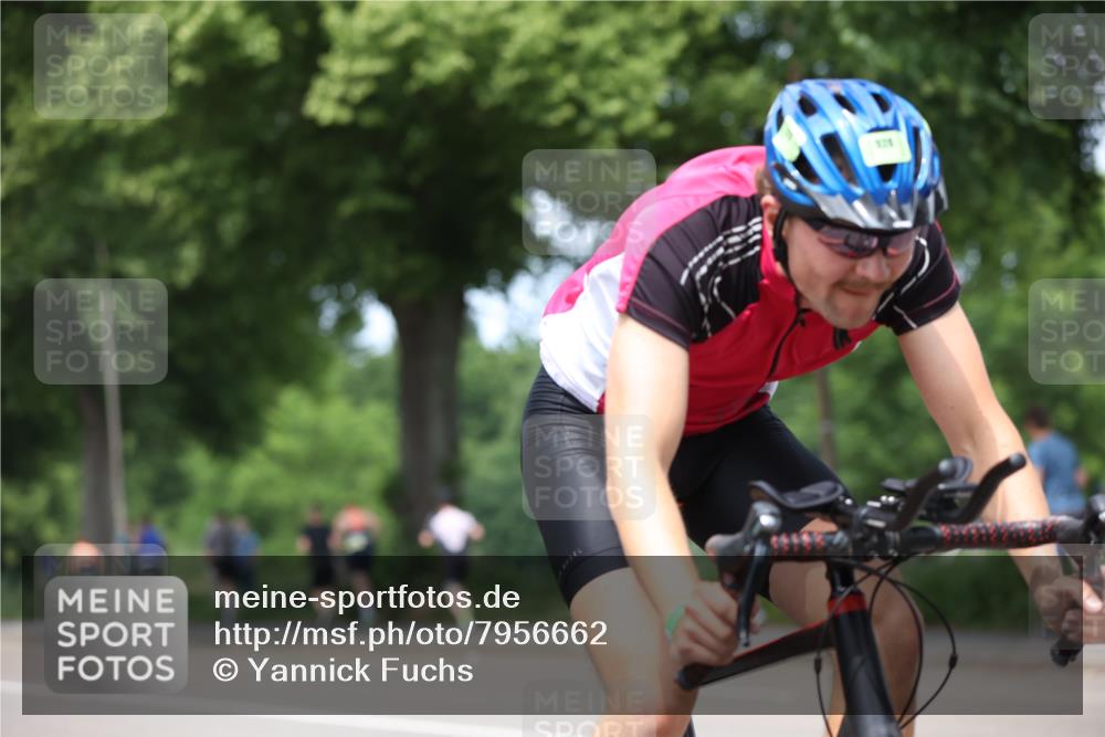 15.06.2025 - 7 Türme Triathlon Yannick Fuchs http://msf.ph/oto/7956662 15.06.2025 13:40:42 Radfahren 403, 526, 928 meine-sportfotos.de