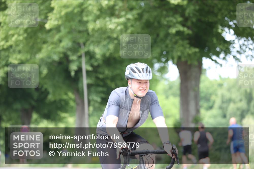 15.06.2025 - 7 Türme Triathlon Yannick Fuchs http://msf.ph/oto/7956779 15.06.2025 13:41:08 Radfahren 415, 572, 984 meine-sportfotos.de