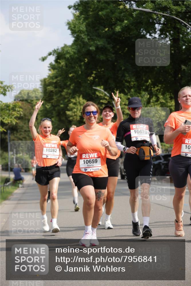15.06.2025 - REWE Women's Run Jannik Wohlers http://msf.ph/oto/7956841 15.06.2025 08:52:10 Laufen 10282, 10659, 10673, 10 meine-sportfotos.de