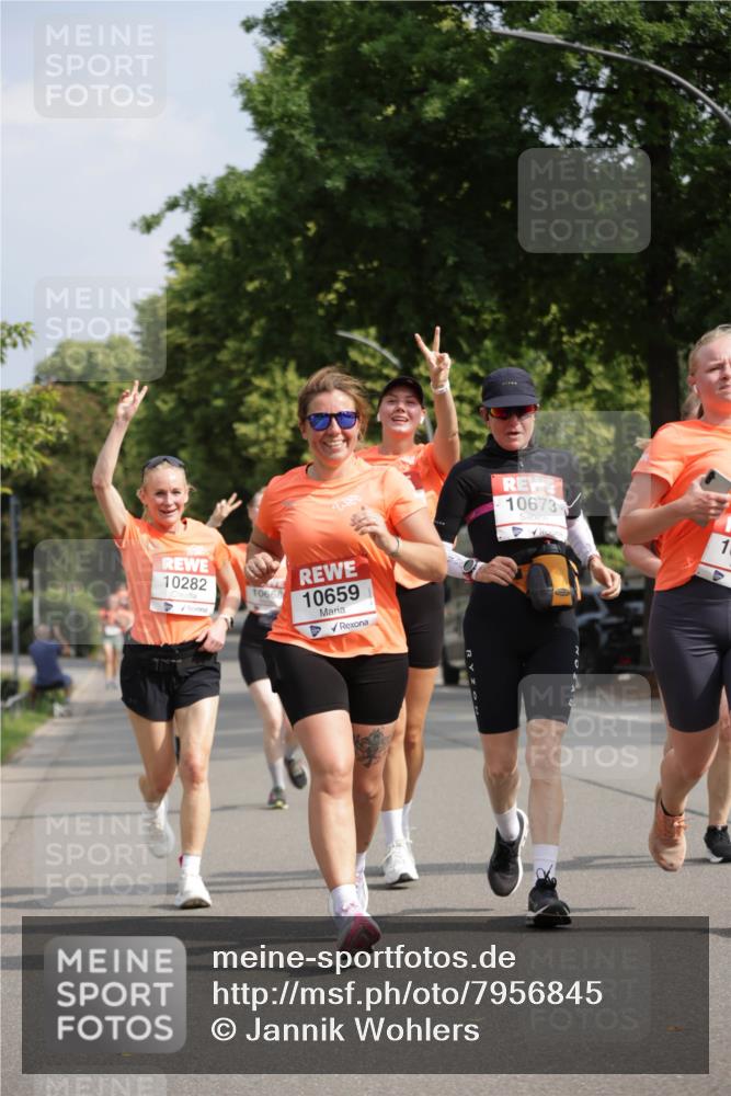 15.06.2025 - REWE Women's Run Jannik Wohlers http://msf.ph/oto/7956845 15.06.2025 08:52:10 Laufen 10282, 10668, 10659, 10673, 1 meine-sportfotos.de