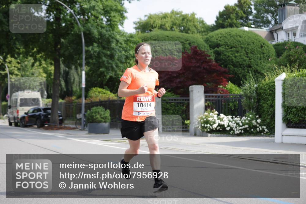 15.06.2025 - REWE Women's Run Jannik Wohlers http://msf.ph/oto/7956928 15.06.2025 08:52:15 Laufen 10414 meine-sportfotos.de