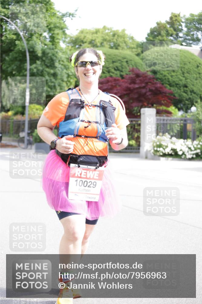 15.06.2025 - REWE Women's Run Jannik Wohlers http://msf.ph/oto/7956963 15.06.2025 09:14:19 Laufen 10029 meine-sportfotos.de
