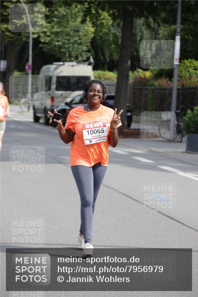 15.06.2025 - REWE Women's Run Jannik Wohlers http://msf.ph/oto/7956979 15.06.2025 09:14:27 Laufen 10065 meine-sportfotos.de