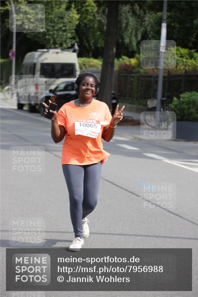 15.06.2025 - REWE Women's Run Jannik Wohlers http://msf.ph/oto/7956988 15.06.2025 09:14:28 Laufen 10065 meine-sportfotos.de