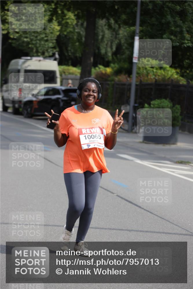 15.06.2025 - REWE Women's Run Jannik Wohlers http://msf.ph/oto/7957013 15.06.2025 09:14:28 Laufen 10065 meine-sportfotos.de