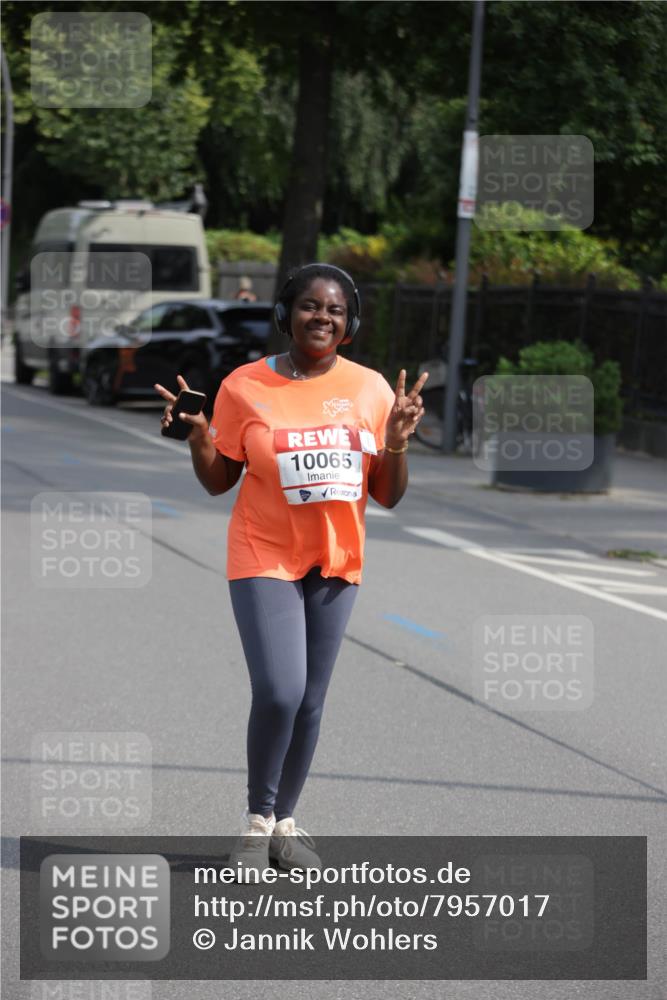 15.06.2025 - REWE Women's Run Jannik Wohlers http://msf.ph/oto/7957017 15.06.2025 09:14:28 Laufen 10065 meine-sportfotos.de
