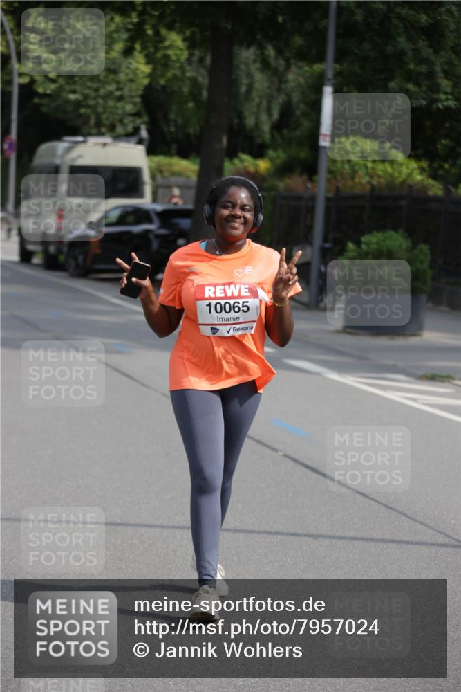 15.06.2025 - REWE Women's Run Jannik Wohlers http://msf.ph/oto/7957024 15.06.2025 09:14:28 Laufen 10065 meine-sportfotos.de