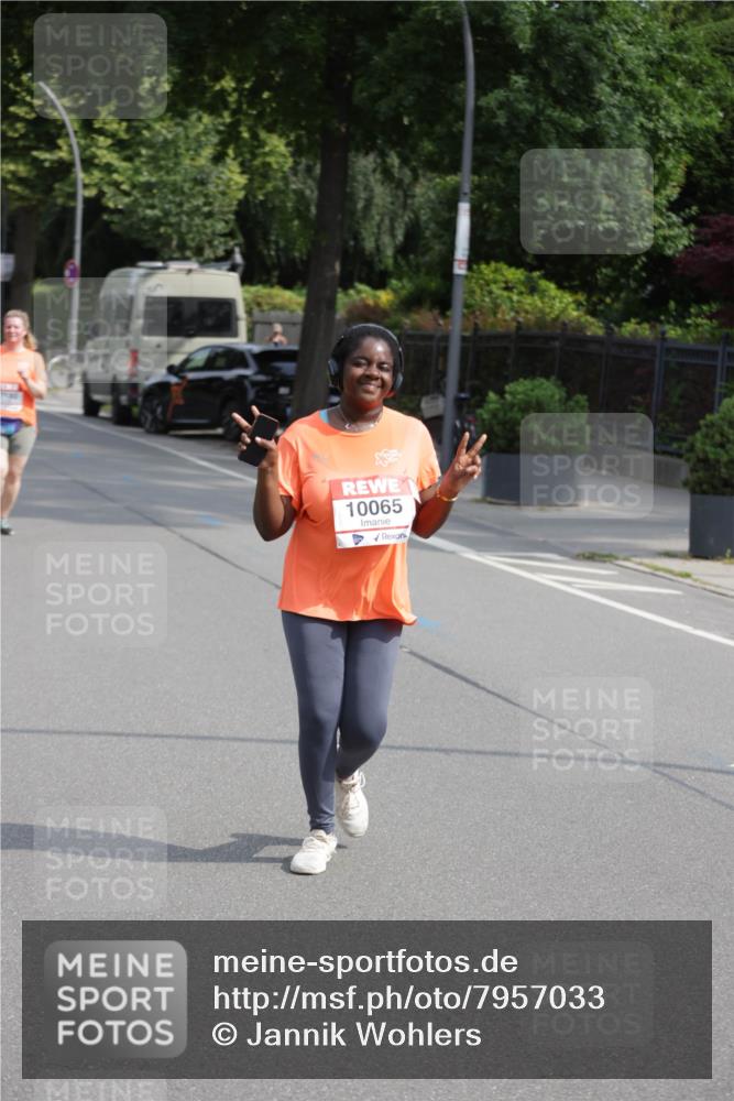 15.06.2025 - REWE Women's Run Jannik Wohlers http://msf.ph/oto/7957033 15.06.2025 09:14:28 Laufen 10065 meine-sportfotos.de