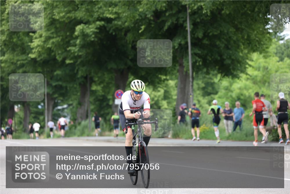 15.06.2025 - 7 Türme Triathlon Yannick Fuchs http://msf.ph/oto/7957056 15.06.2025 13:42:31 Radfahren 320, 675, 1065, 1147 meine-sportfotos.de