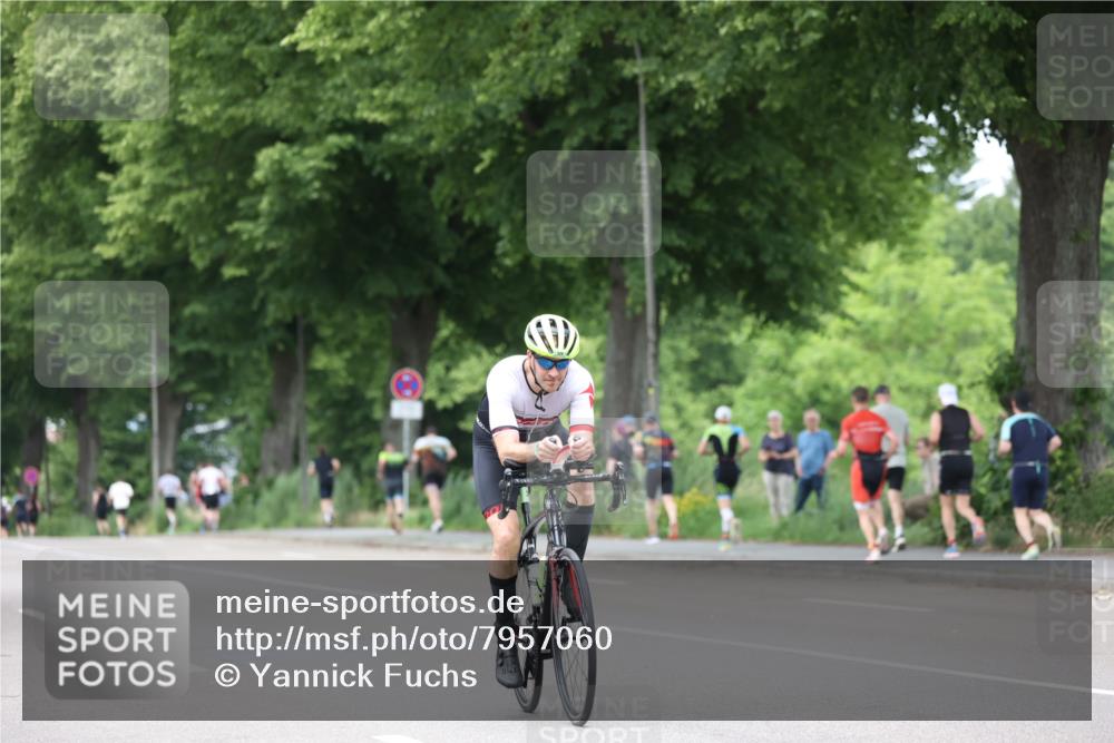 15.06.2025 - 7 Türme Triathlon Yannick Fuchs http://msf.ph/oto/7957060 15.06.2025 13:42:31 Radfahren 320, 675, 1065, 1147 meine-sportfotos.de