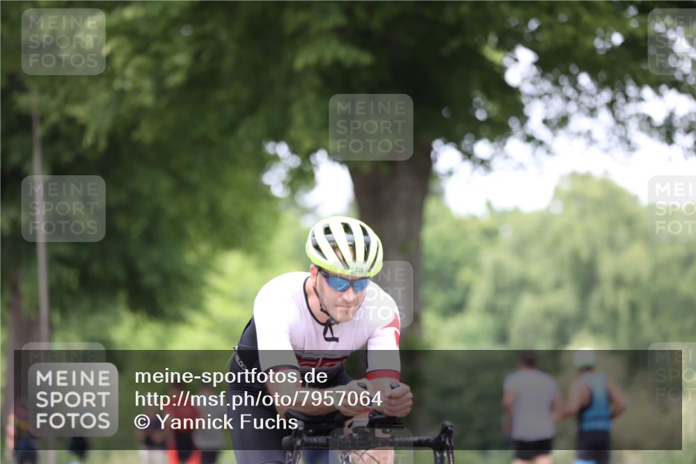 15.06.2025 - 7 Türme Triathlon Yannick Fuchs http://msf.ph/oto/7957064 15.06.2025 13:42:32 Radfahren 320, 675, 1065, 1147 meine-sportfotos.de