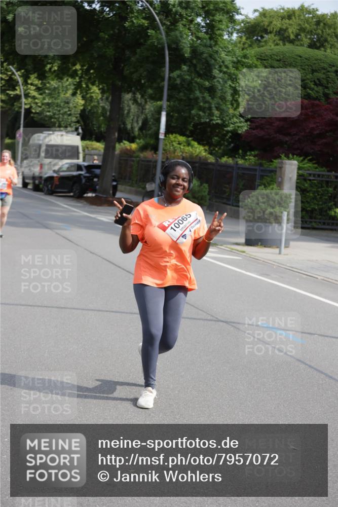 15.06.2025 - REWE Women's Run Jannik Wohlers http://msf.ph/oto/7957072 15.06.2025 09:14:29 Laufen 10065 meine-sportfotos.de