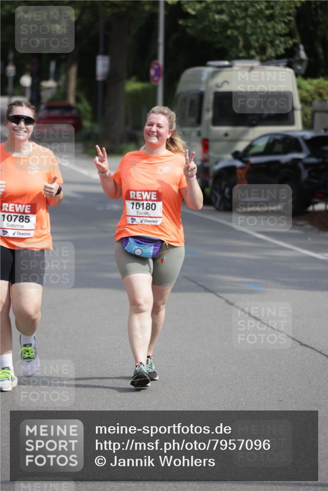 15.06.2025 - REWE Women's Run Jannik Wohlers http://msf.ph/oto/7957096 15.06.2025 09:14:31 Laufen 10785, 10180 meine-sportfotos.de