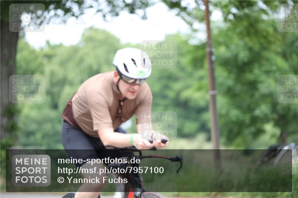 15.06.2025 - 7 Türme Triathlon Yannick Fuchs http://msf.ph/oto/7957100 15.06.2025 13:42:38 Radfahren 675, 1065, 1147 meine-sportfotos.de