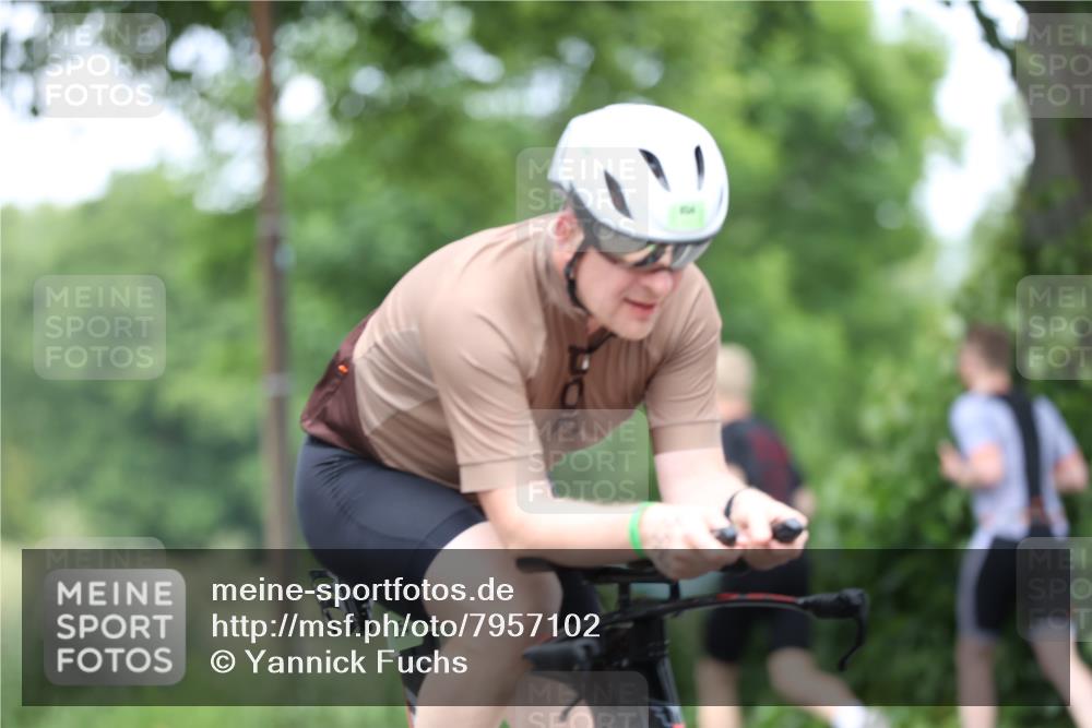 15.06.2025 - 7 Türme Triathlon Yannick Fuchs http://msf.ph/oto/7957102 15.06.2025 13:42:38 Radfahren 675, 1065, 1147 meine-sportfotos.de