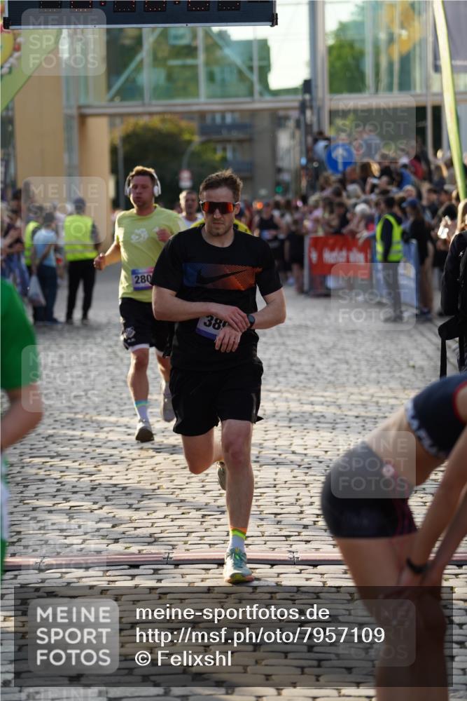 13.06.2025 - Holstenköstenlauf Felixshl http://msf.ph/oto/7957109 13.06.2025 19:48:01 Laufen 2183, 2344, 2804, 3574, 3603, 3896, 3907 meine-sportfotos.de